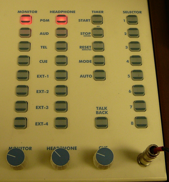 File:Monitor & headphone.png